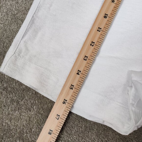 DKNY Women's Shorts NEW Size 14 White Rayon Casual Summer Lightweight Elegant - Picture 8 of 9